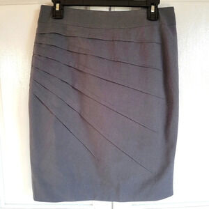 Boston Proper gray classic pencil skirt. Fully lined. Size 8.